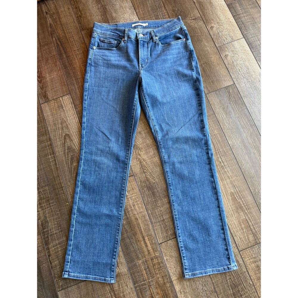 Women’s Levi’s Classic Straight Jeans Sz. 6M
